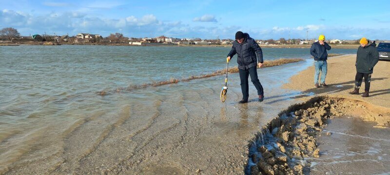 В Крыму обследуют дороги, пострадавшие от урагана    