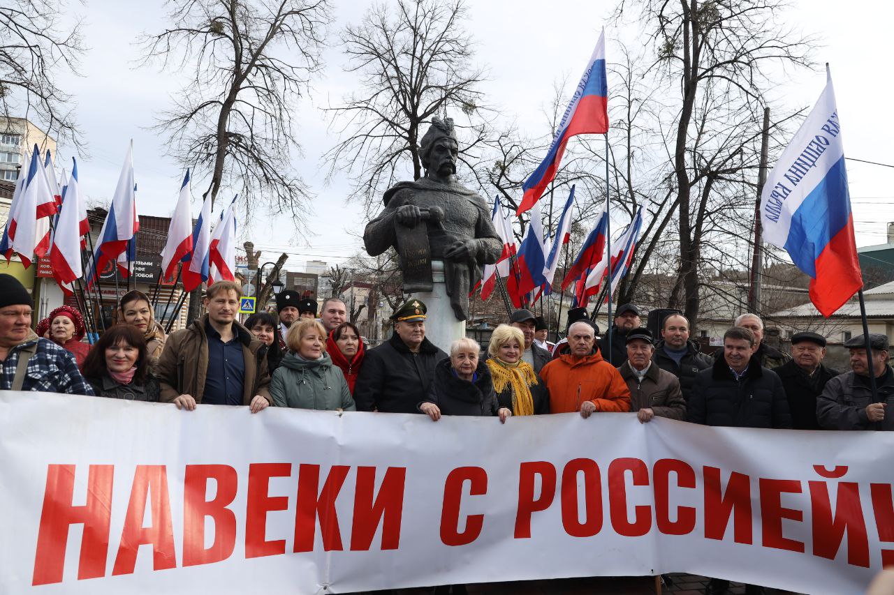 В Симферополе прошёл митинг, посвященный 370-летию Переясловской рады 