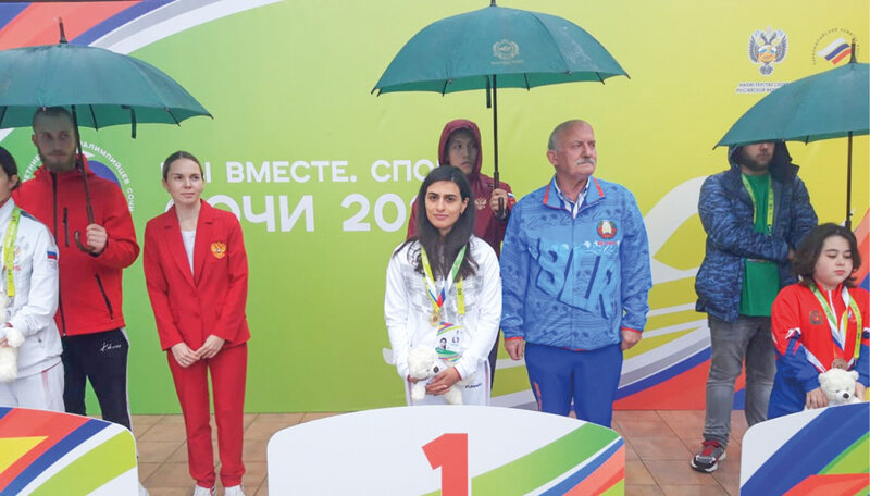 Королева большой воды: крымская пловчиха Ани Палян завоевала три золотые медали в Сочи