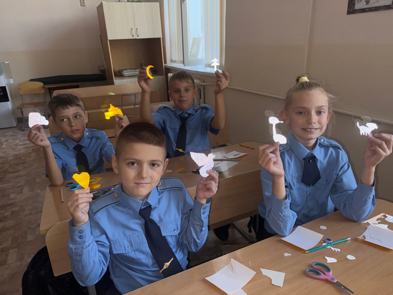 В Симферополе провели для школьников мастер-класс по изготовлению фликеров