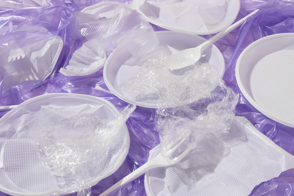 Эксперт рассказал, почему лучше выбирать качественную пластиковую посуду