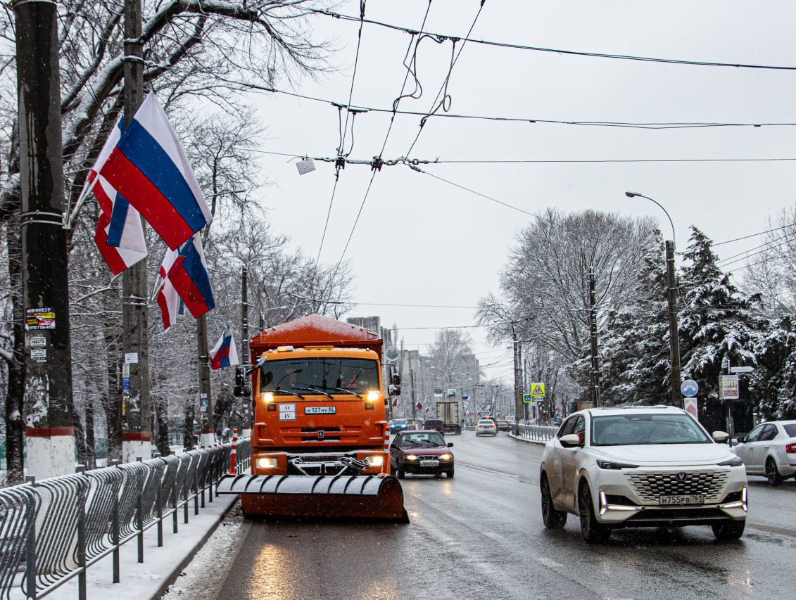 В ночную смену в Симферополе готовятся выйти 12 комбинированных машин