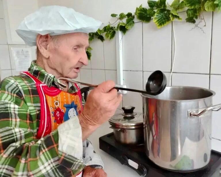94-летний крымчанин приготовил особый суп для Всероссийского конкурса «Старость в радость»