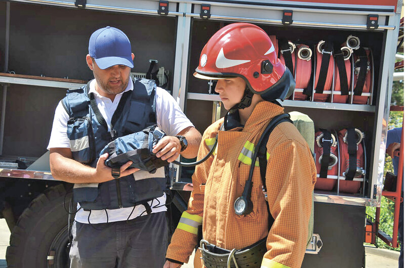 Преодоление страхов, нелёгкая служба и стереотипы спасателей: как проходят смены крымских пожарных