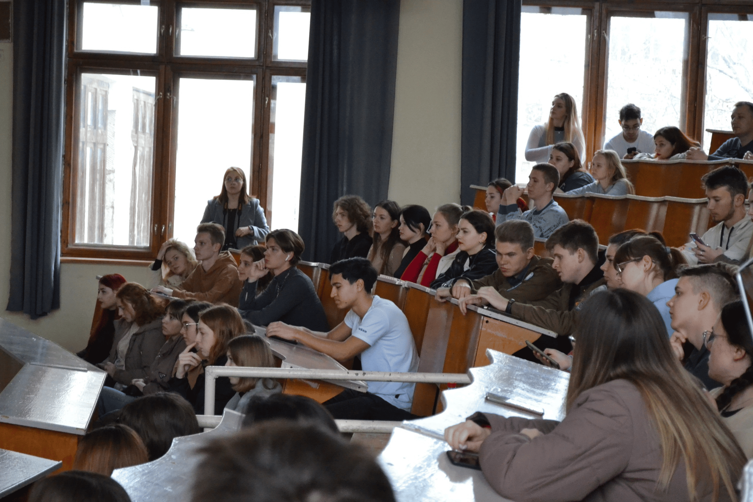 40 крымских студентов проходят обучение для работы гидами и помощниками экскурсоводов в летний курортный сезон 