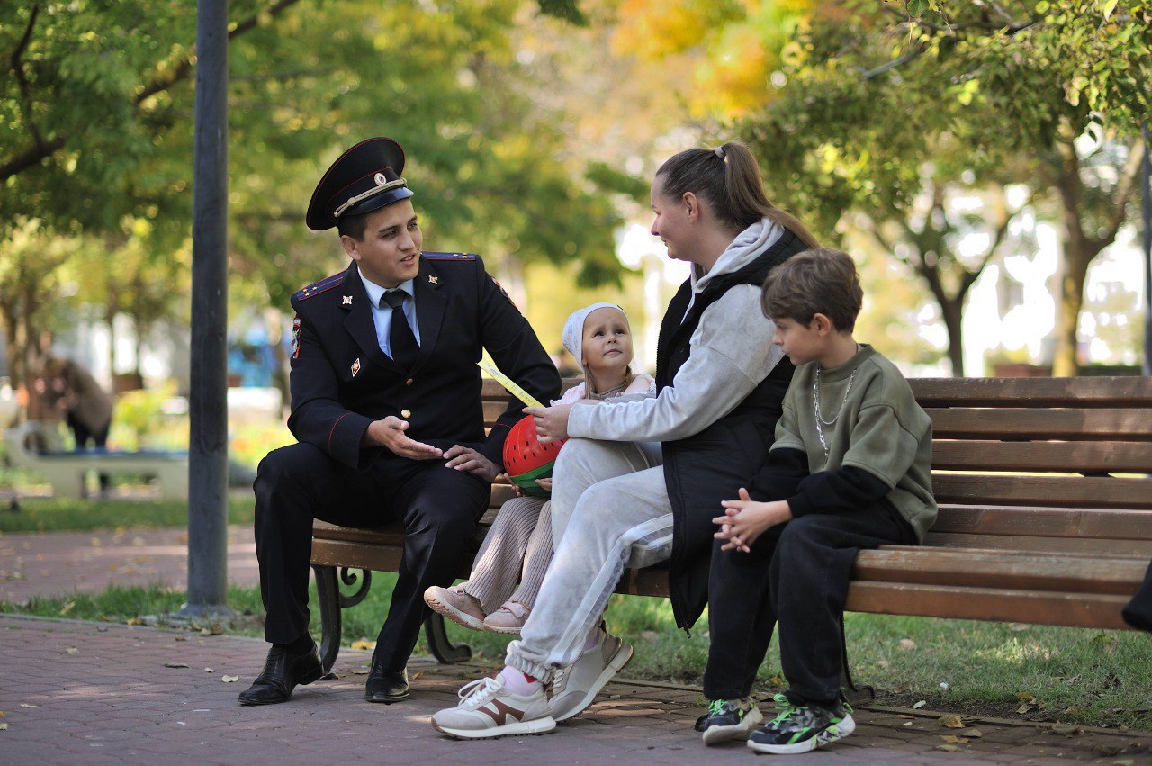 Полицейский из Евпатории представляет Крым на конкурсе "Народный участковый - 2025"