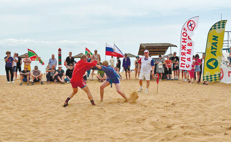 В Крыму провели первый чемпионат по пляжному самбо