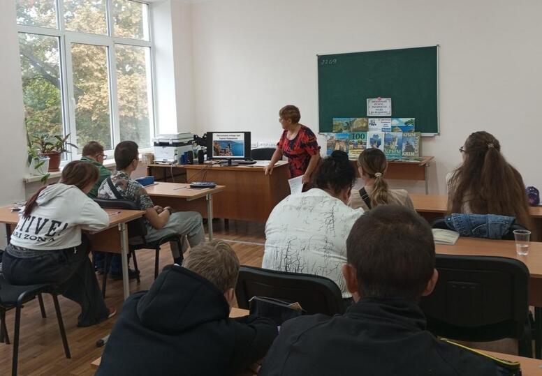 В симферопольской библиотеке провели виртуальную экскурсию по Крыму ко Дню туризма
