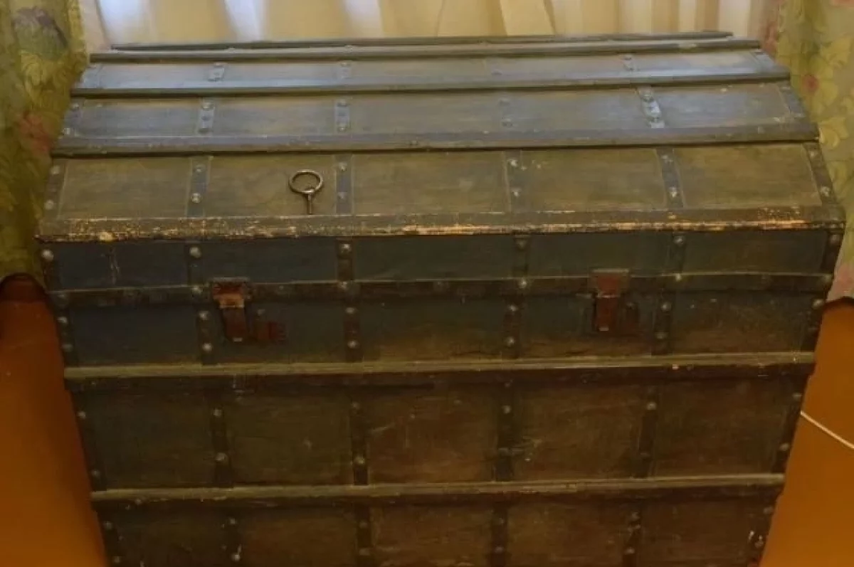 В Ялте продают антикварный сундук XIX века почти за полмиллиона рублей