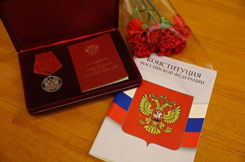 Ко Дню Конституции РФ на полуострове наградили активных и добросовестных крымчан