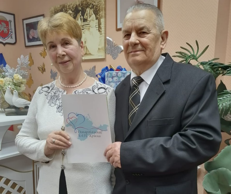 Ялтинские пенсионеры после 55 лет брака признались друг другу в любви и станцевали