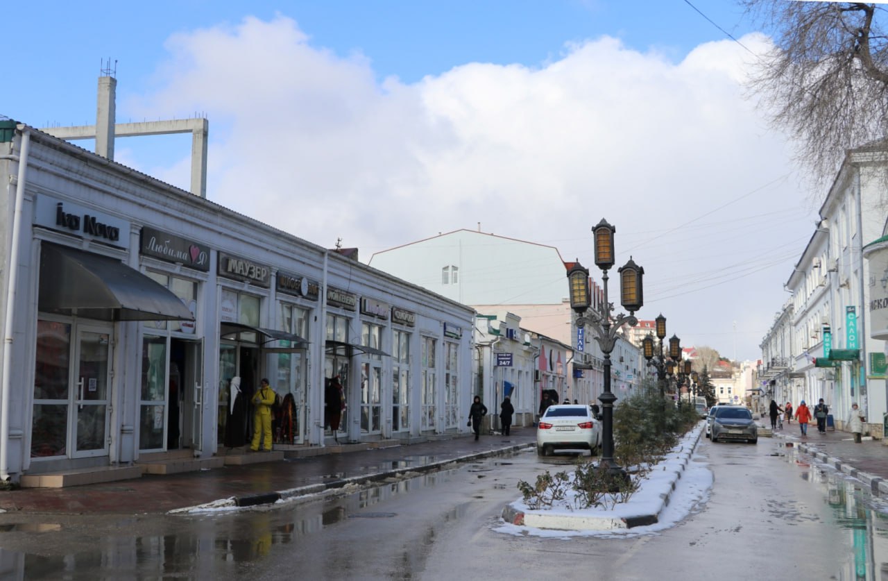 В Феодосии начали борьбу с вывесками на латинице