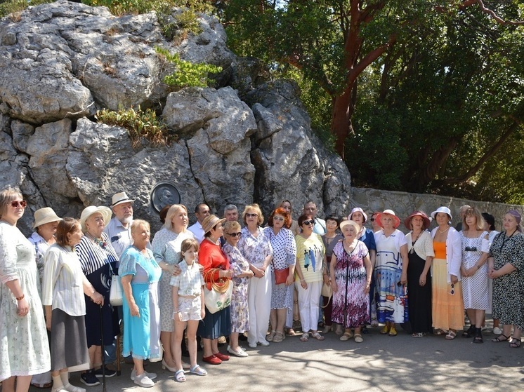 В Крыму почтили память поэта Владимира Луговского