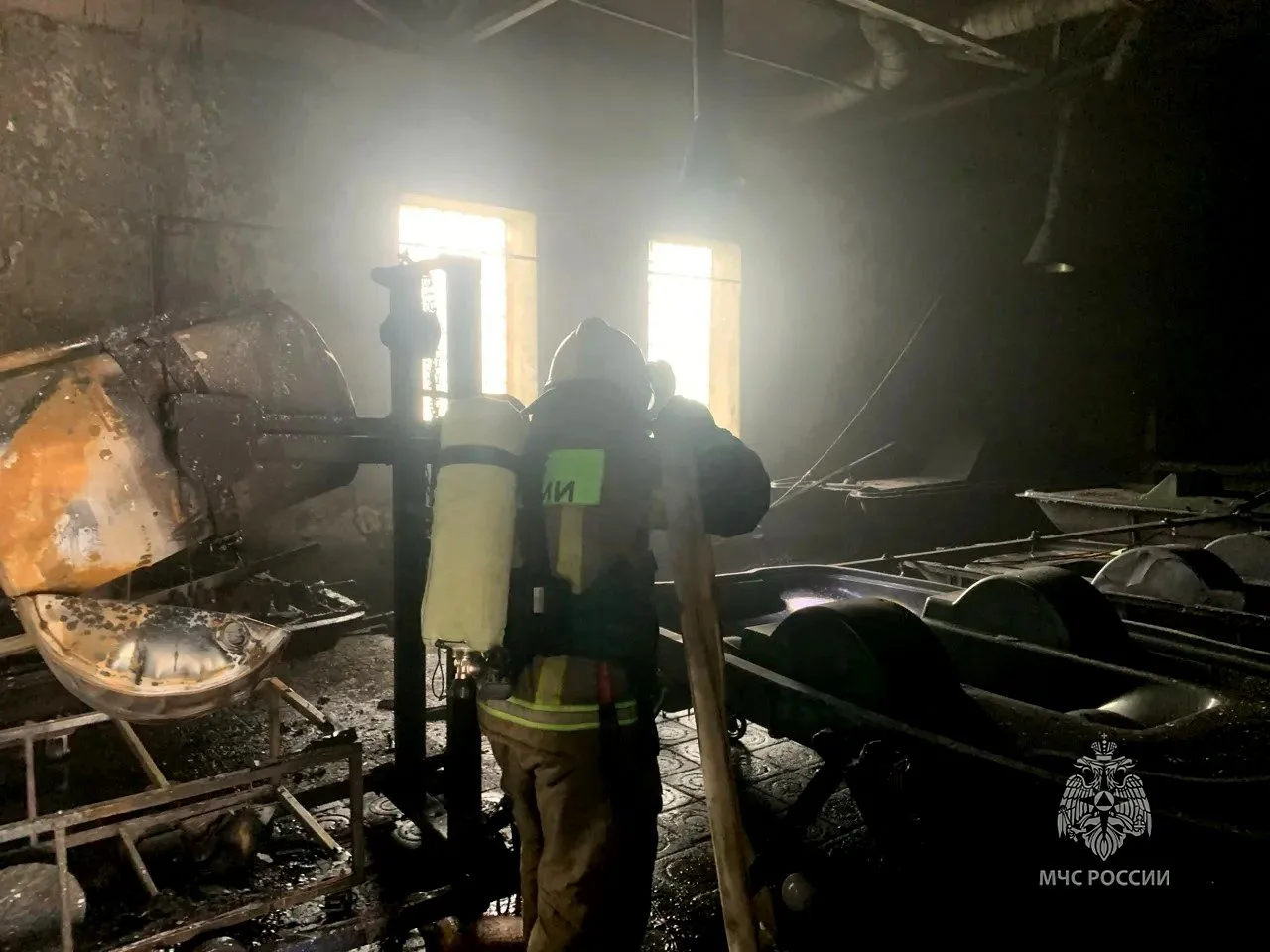 В Октябрьском загорелись катамараны 