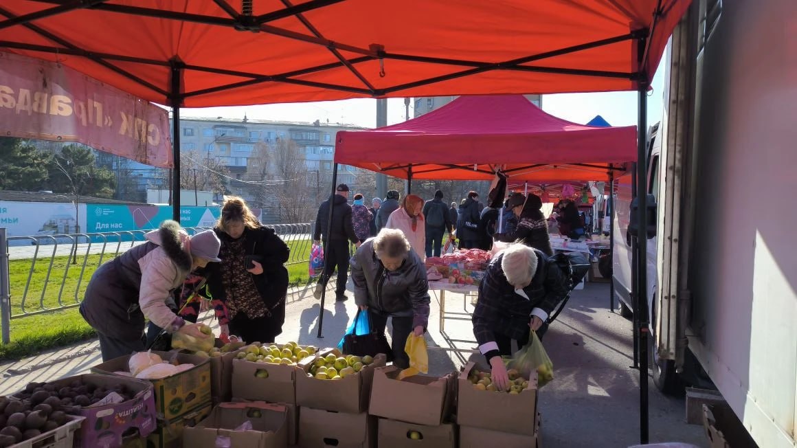 Крымские фермеры представили продукцию на ярмарке выходного дня в Симферополе