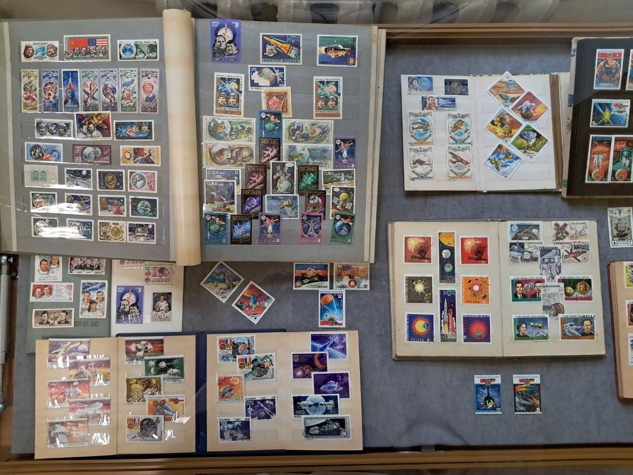 Дорога к звёздам: в Крымском этнографическом музее открылась выставка марок, посвящённая Дню космонавтики