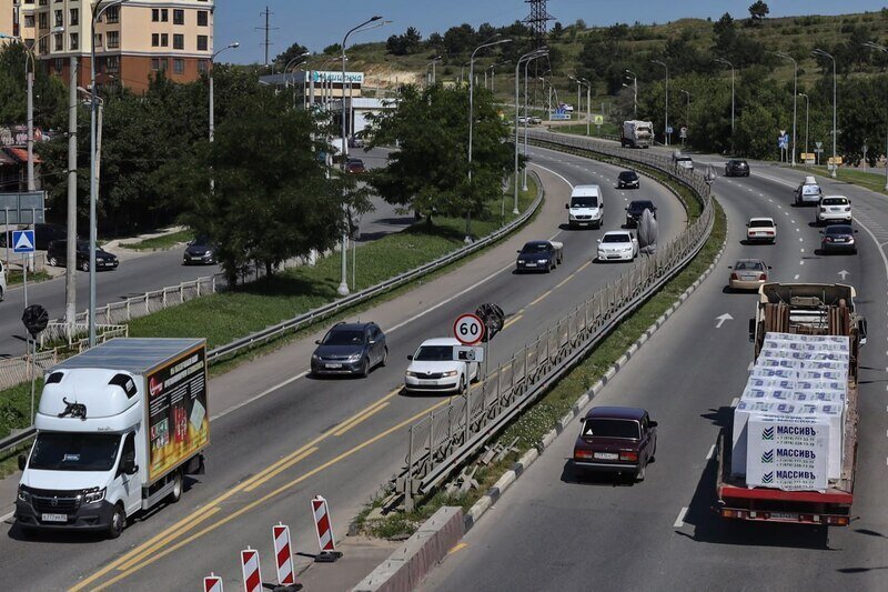 В августе транспортный поток в Крым вырос на тысячу авто в день 