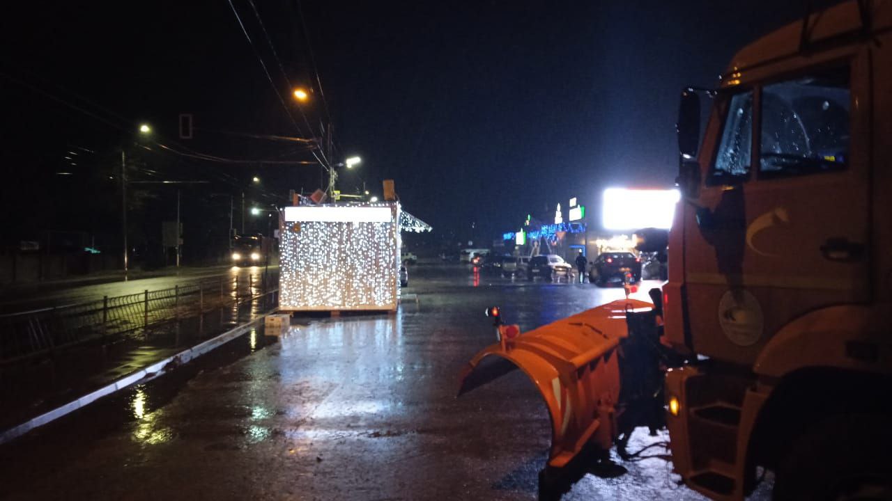  На опасных участках в Крыму в настояшее время дежурит 67 единиц техники