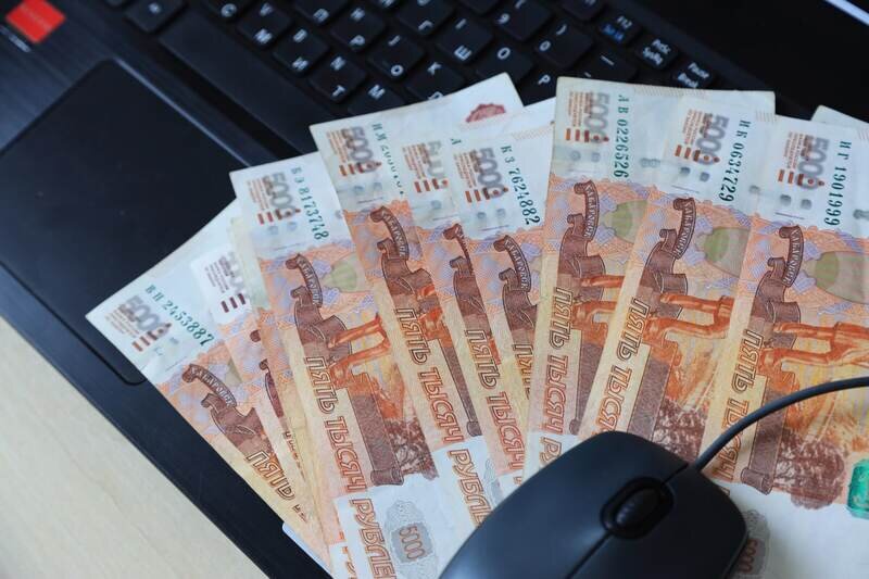 У крымских пенсионеров украли больше 11 тысяч долларов
