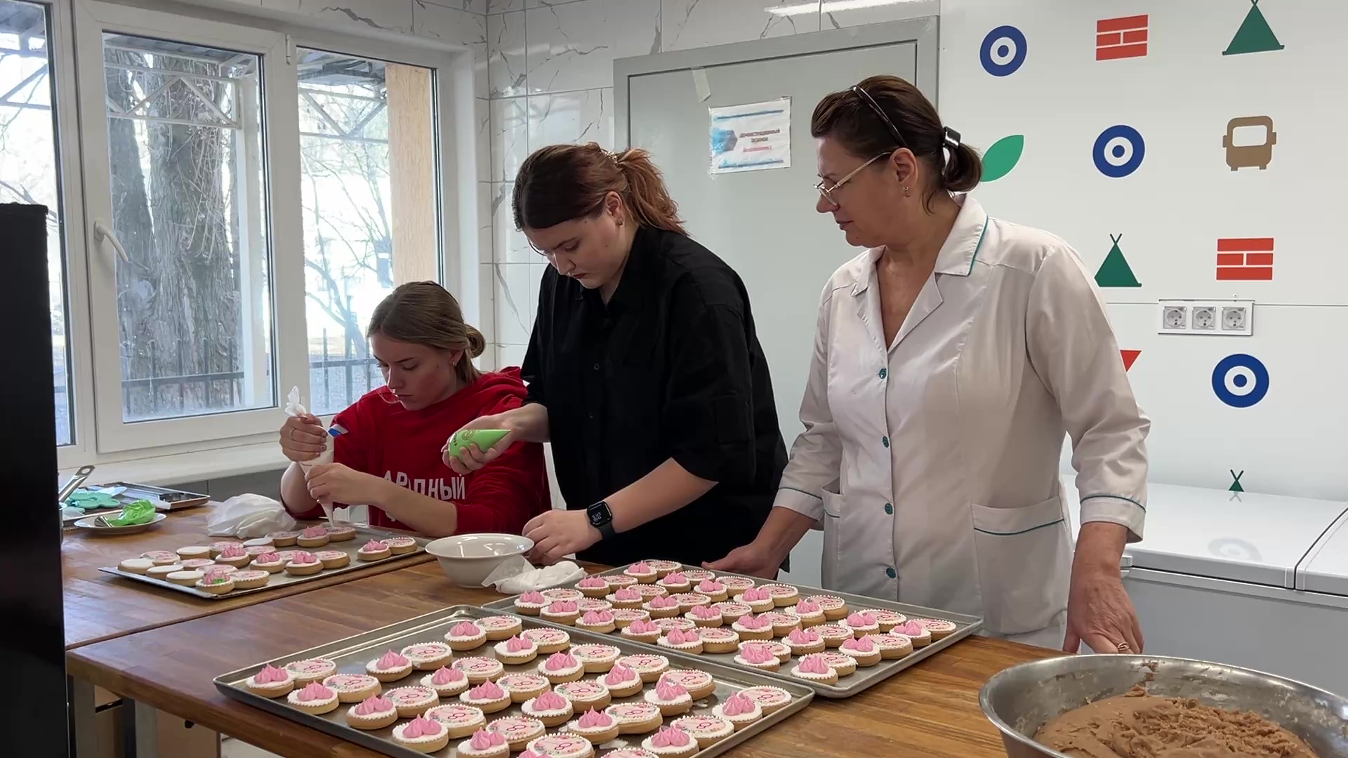 Из Крыма отправят подарки к 8-му марта для медсестер в прифронтовые госпитали 