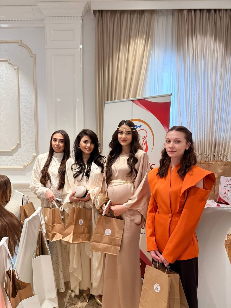 Более 200 беременных крымчанок приняли участие в форуме «Мир материнства»   