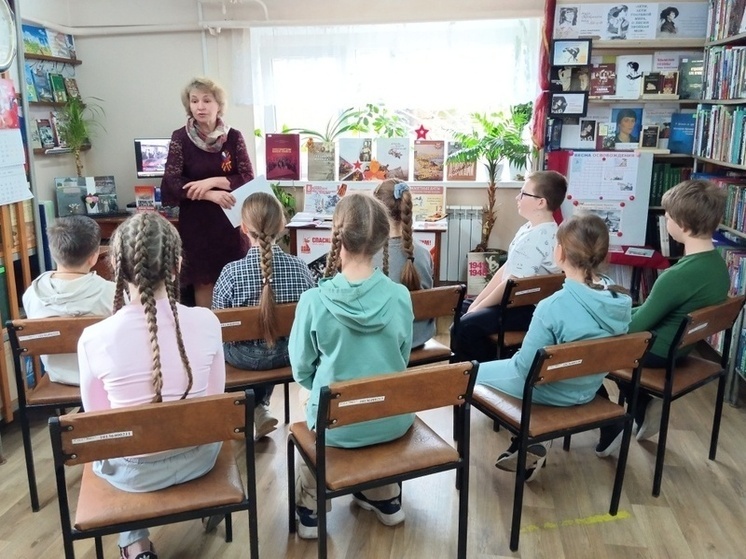 Симферопольским гимназистам рассказали о Крымской освободительной операции 1944 года