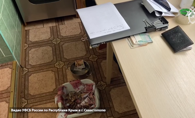 Сотрудник Министерства жилищной политики Крыма задержан за взятку в 2 млн рублей