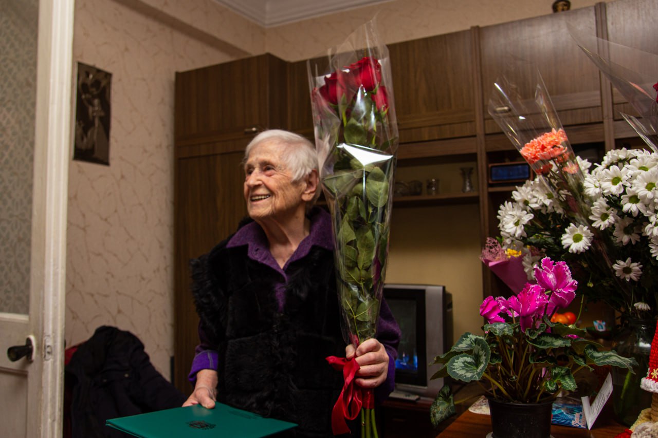 Прошла через испытания военных лет, эвакуацию: жительница Симферополя отметила 100-летие