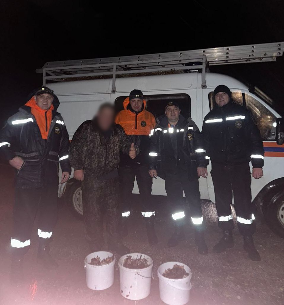 Крымчанин ушёл за грибами и был спасён сотрудниками МЧС