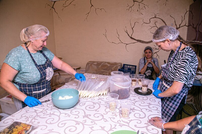 «Zа ленточку»: группа волонтёров из Орехово готовит обеды для бойцов СВО