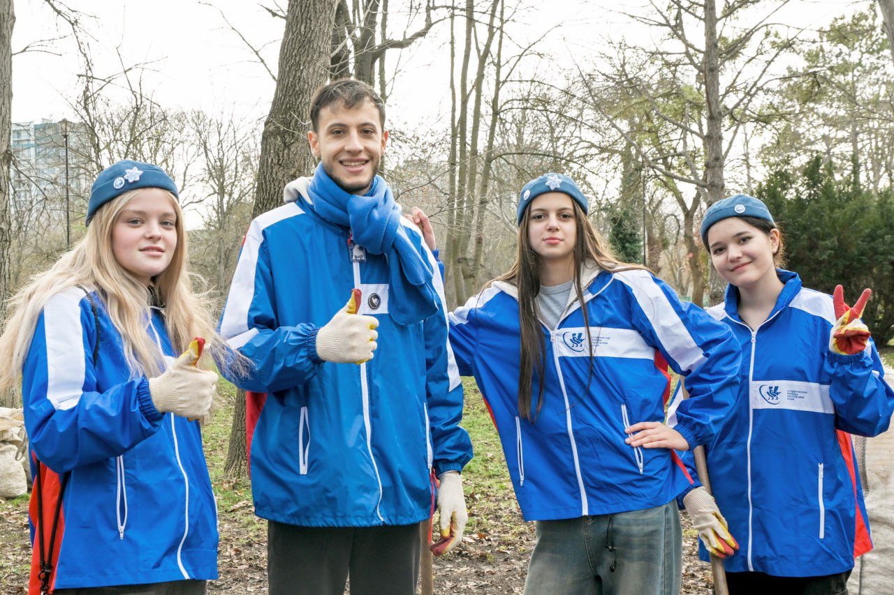 К акции  "#ТрудКрут" происоединились 400 студентов из Крыма