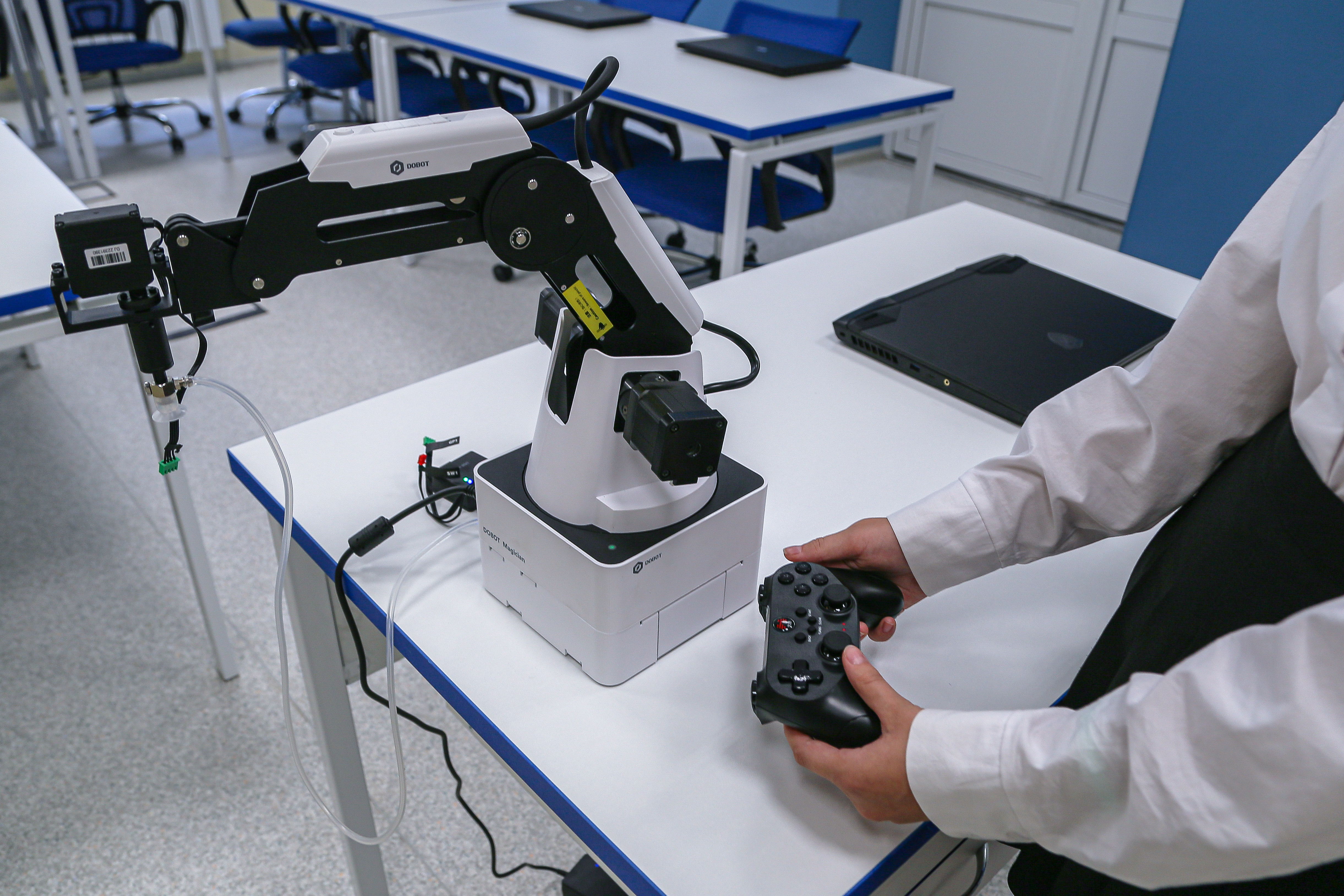 От помощи хирургам до интоксикации бромом: риски и преимущества использования ИИ в медицине