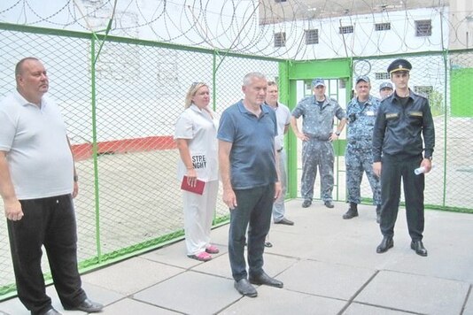 Прокуратура и правозащитники проинспектировали колонии в Керчи