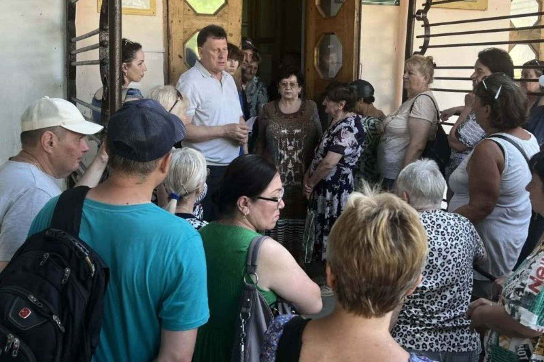 Жители Армянска проявляют стойкость в условиях кризиса