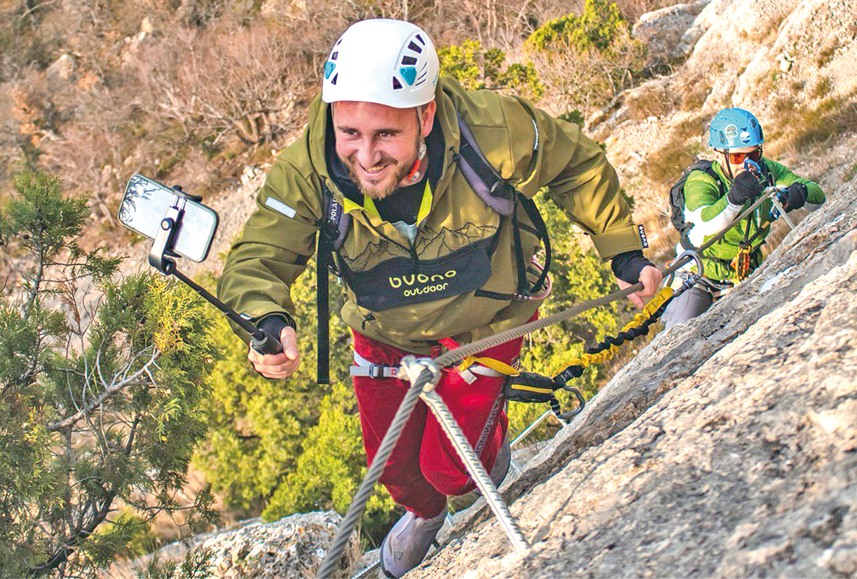Крымский тревел-блогер -  о смертельно опасном походе, просьбах "это не снимать" и секрете популярности в Сети