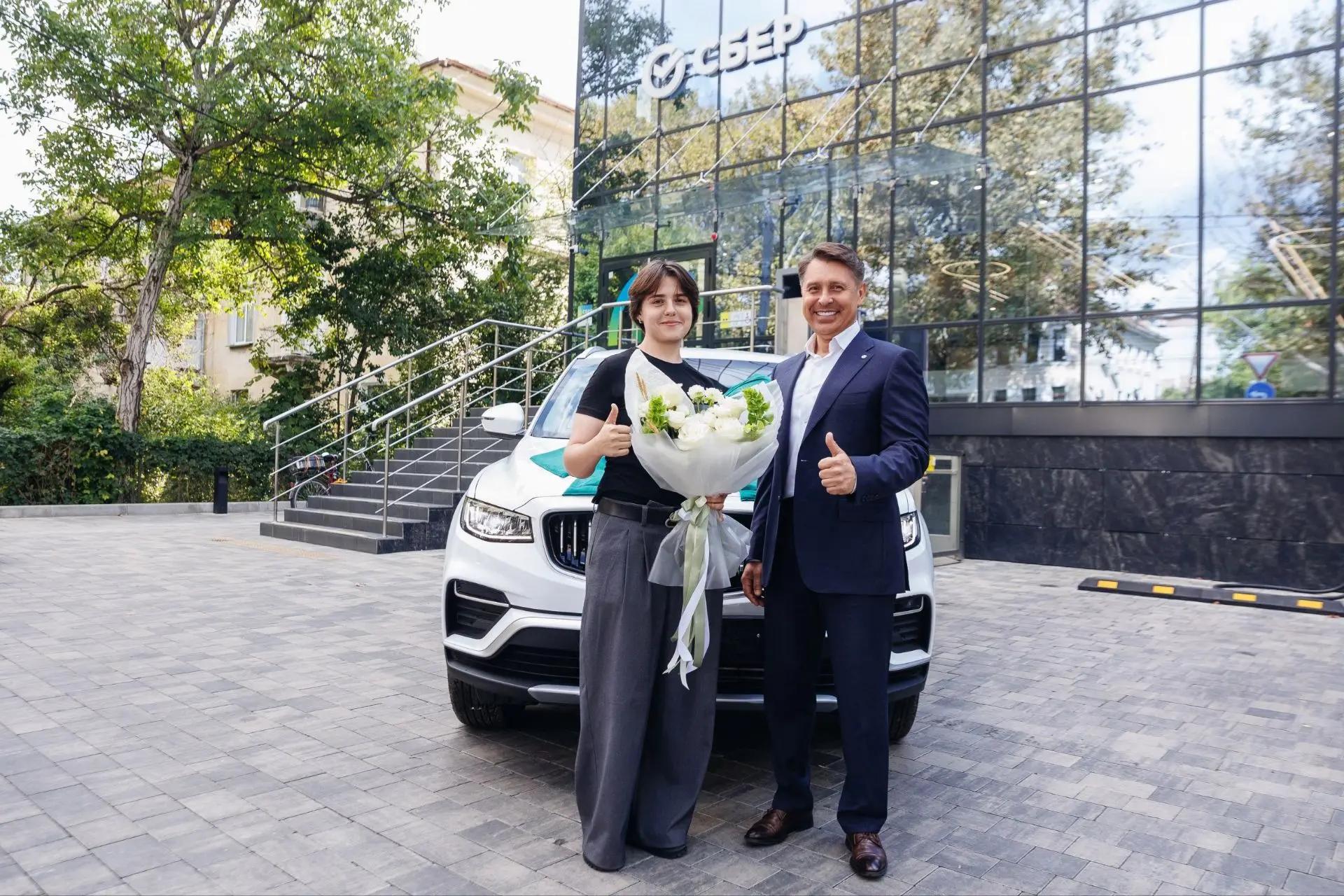 Крымчанка перевела зарплату в Сбер и выиграла автомобиль
