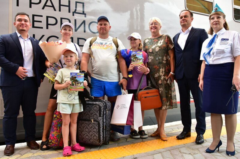 В Симферополе встретили пятимиллионного пассажира, прибывшего на поезде