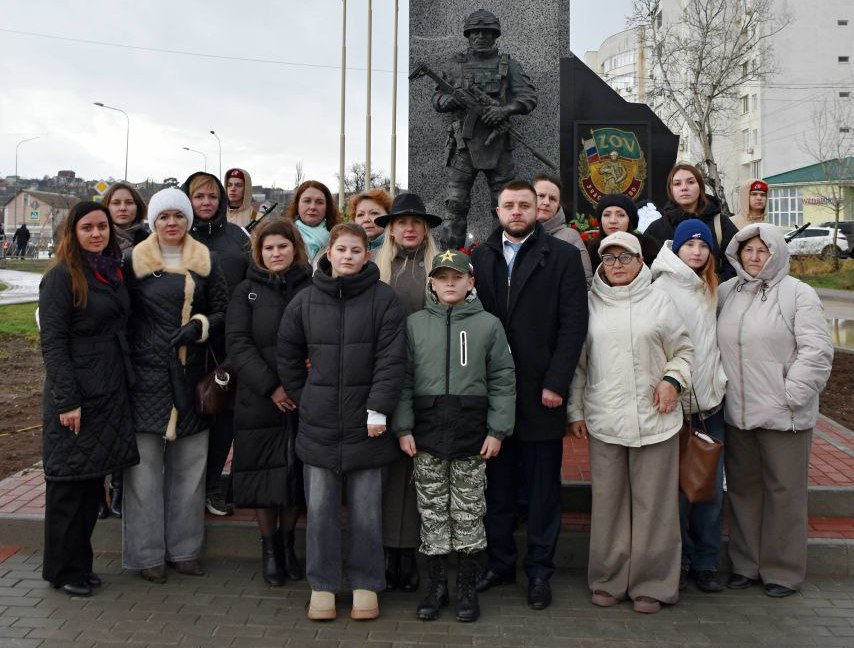 Памятник в честь героев СВО открыли в Судаке