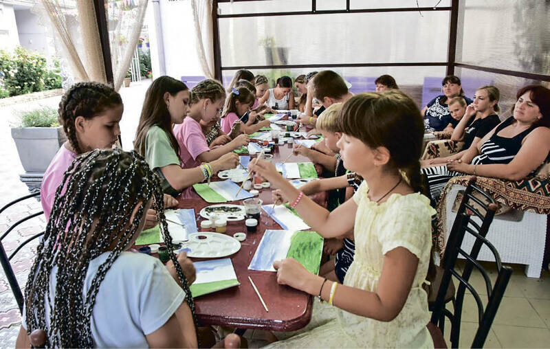 Как матери с детьми из ЛНР отдыхают в Крыму