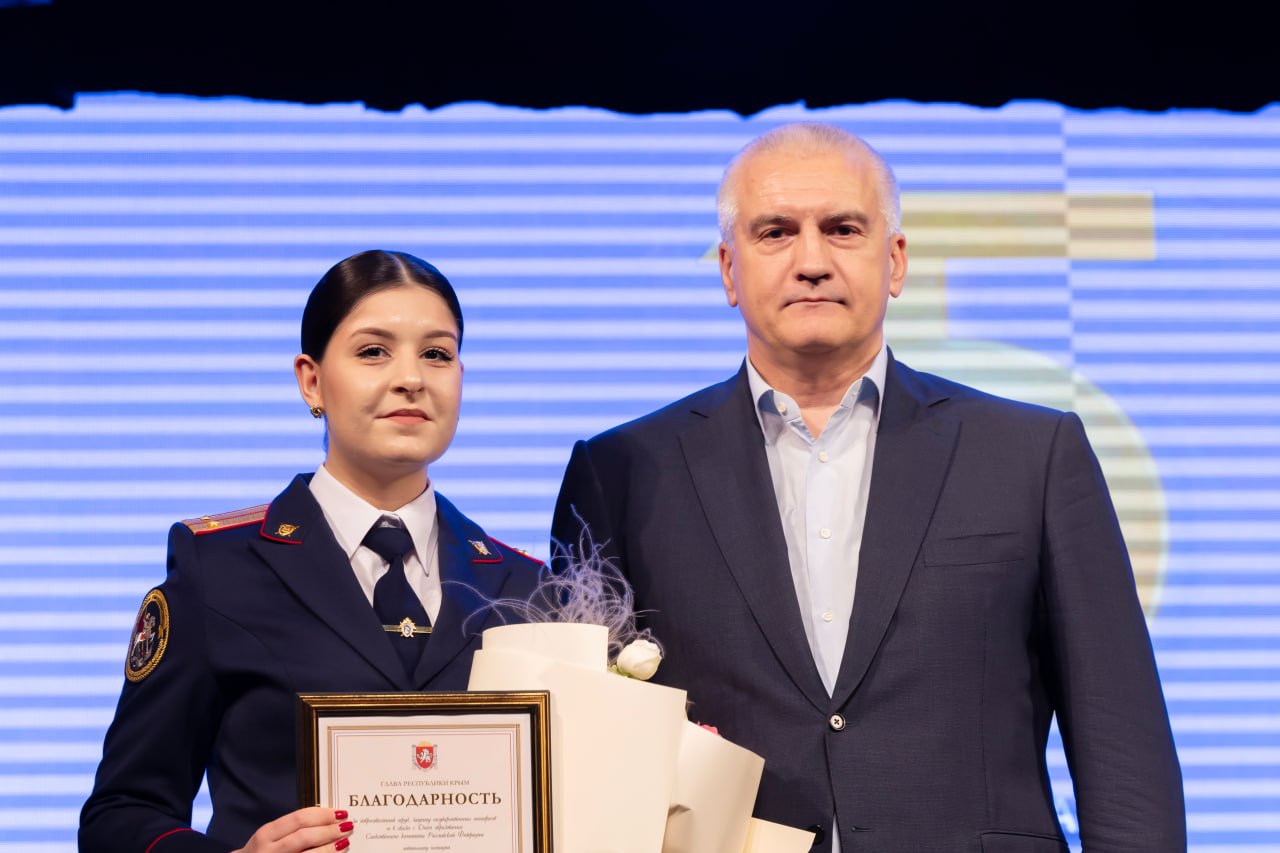 Аксёнов поздравил сотрудников Следкома с профессиональным праздником