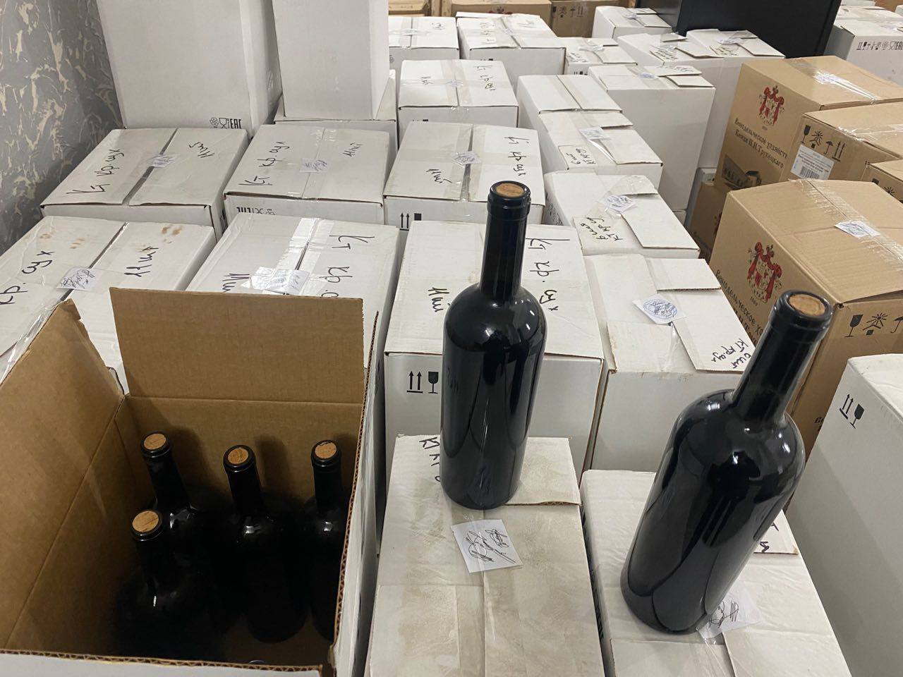 Крымчанин ответит в суде за попытку продажи 6500 литров опасного алкоголя