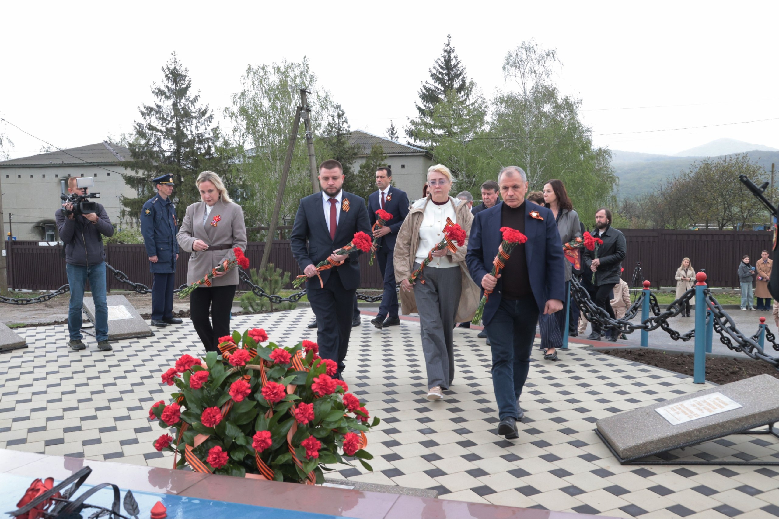 Под Судаком открыли памятный знак на месте братской могилы советских танкистов