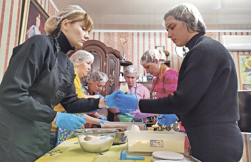 Как женщины в Западном Крыму собирают бойцам спецоперации домашнюю еду
