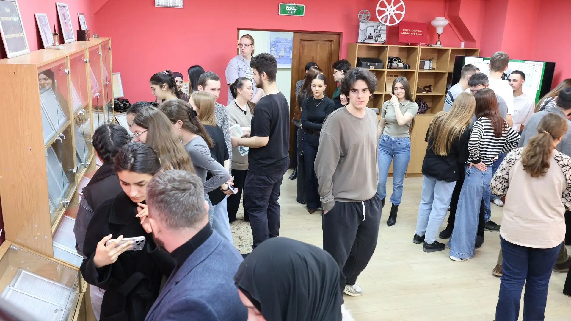 В Симферополе открылась выставка, посвящённая 175-летию Исмаила Гаспринского