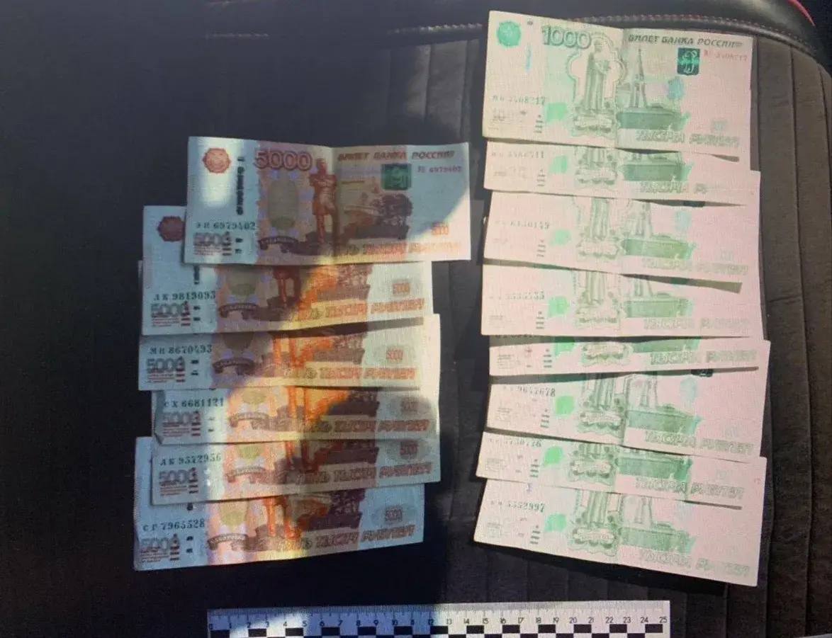 Пенсионерка из Красногвардейского района отдала псевдополицейскому свыше 1 млн рублей