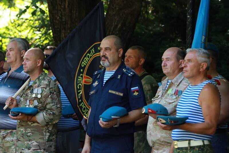 Аксёнов поздравил десантников Крыма с профессиональным праздником 