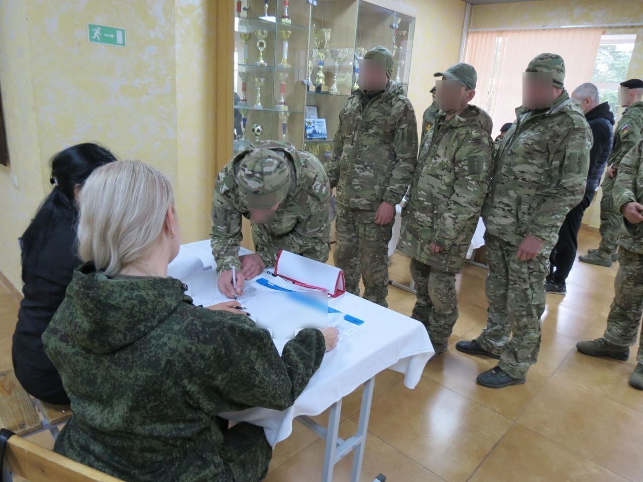   Гвардейцы-морпехи ЧФ голосуют на выборах президента России
