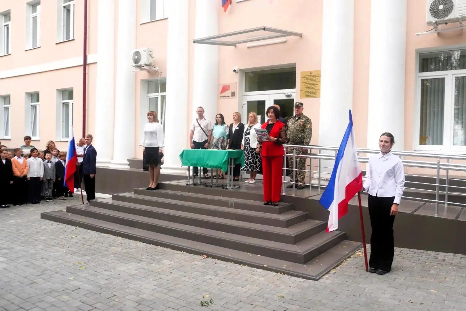 В Ливадийской школе-интернате открыли «Парту Героя» в честь ветерана и учителя Бориса Сисина