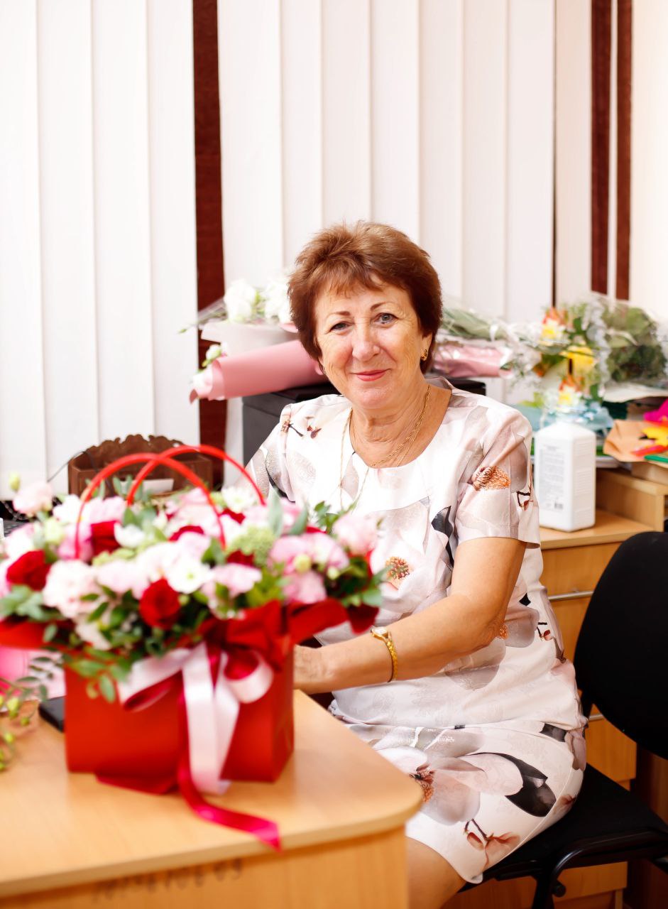 Елена Александровна учит нас дружить, делиться, прощать обиды и говорить «спасибо»