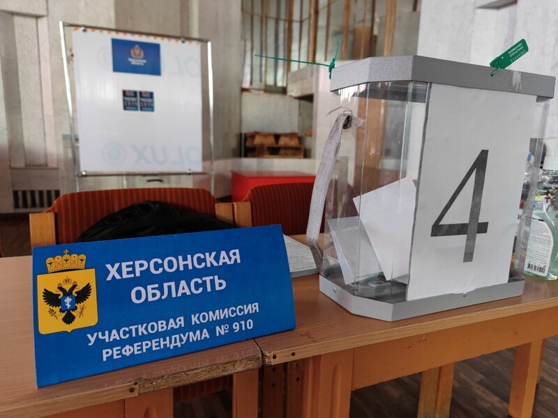 В Крыму открылись участки для голосования на Референдуме